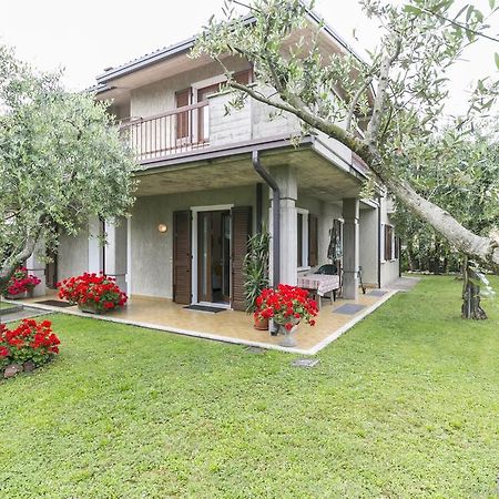 Casa Mary Due - Trilocale Con Giardino Privato A Due Passi Dal Lago Sirmione Eksteriør billede