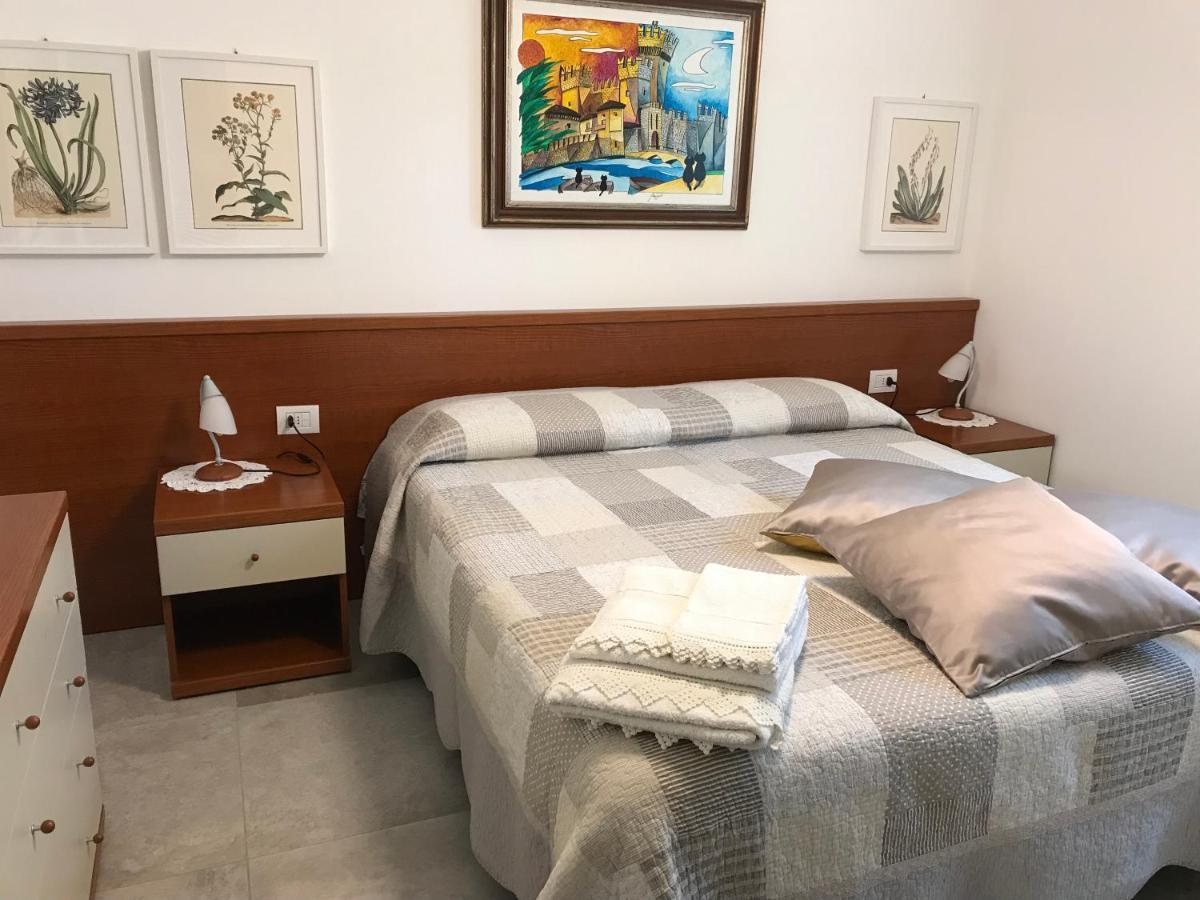 Casa Mary Due - Trilocale Con Giardino Privato A Due Passi Dal Lago Sirmione Eksteriør billede