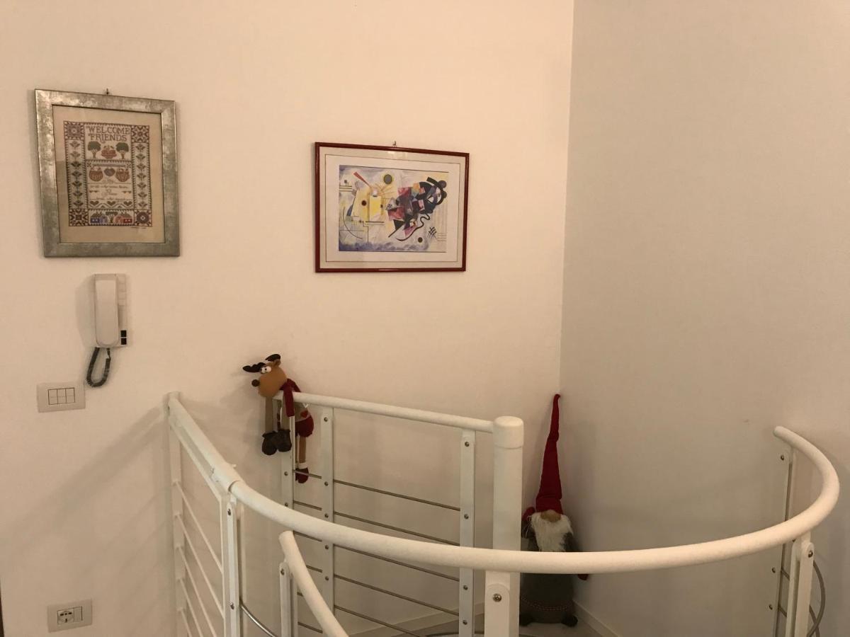 Casa Mary Due - Trilocale Con Giardino Privato A Due Passi Dal Lago Sirmione Eksteriør billede