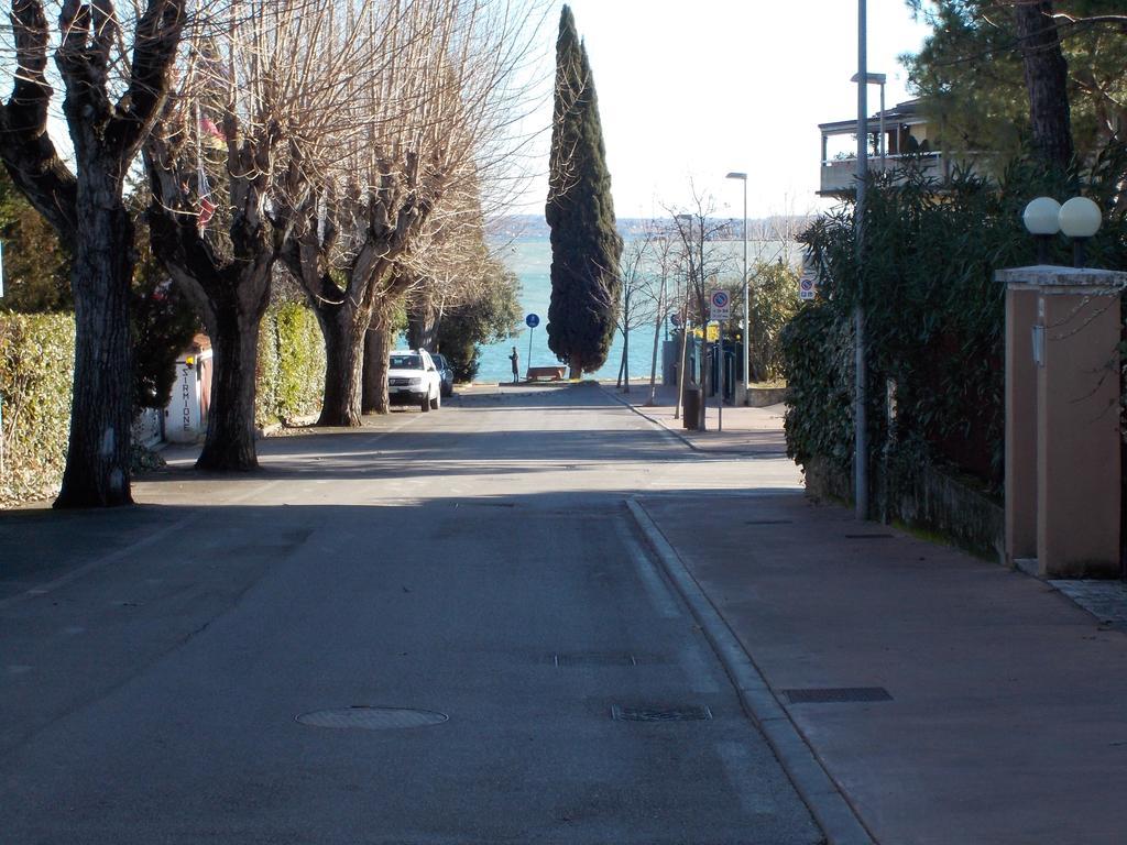 Casa Mary Due - Trilocale Con Giardino Privato A Due Passi Dal Lago Sirmione Eksteriør billede