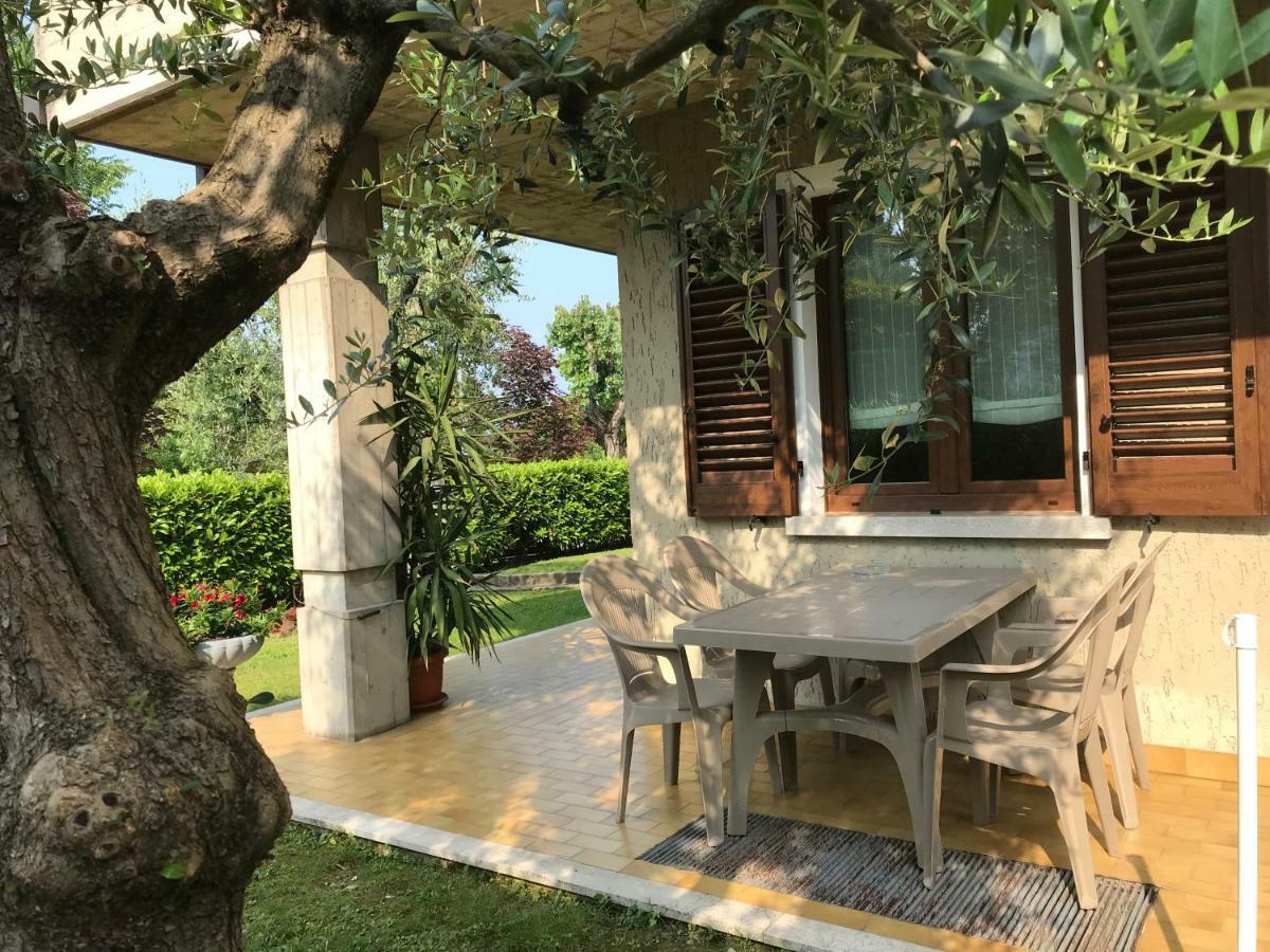 Casa Mary Due - Trilocale Con Giardino Privato A Due Passi Dal Lago Sirmione Eksteriør billede