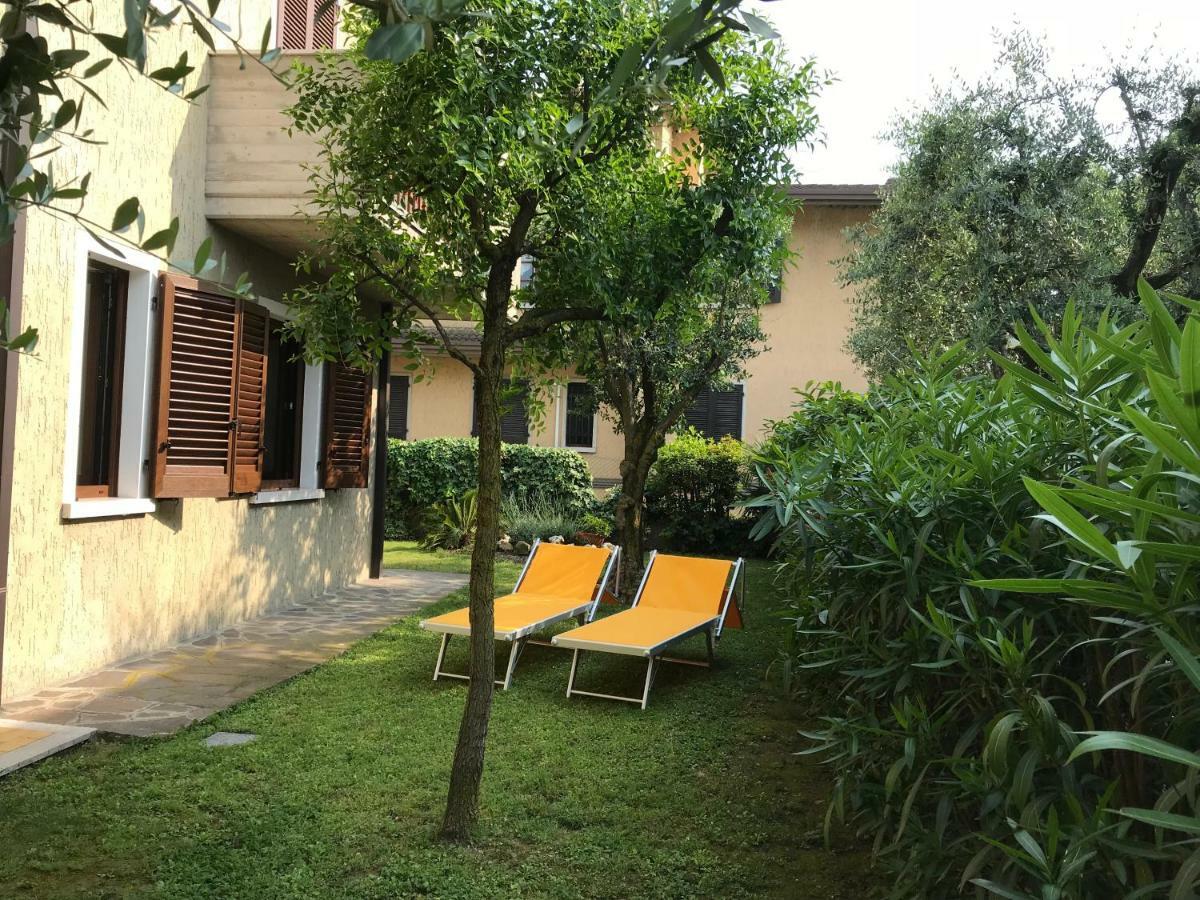 Casa Mary Due - Trilocale Con Giardino Privato A Due Passi Dal Lago Sirmione Eksteriør billede