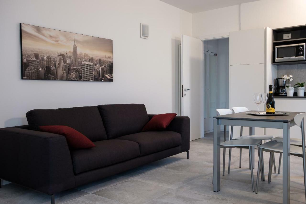 Casa Mary Due - Trilocale Con Giardino Privato A Due Passi Dal Lago Sirmione Eksteriør billede