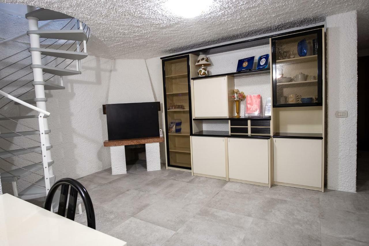 Casa Mary Due - Trilocale Con Giardino Privato A Due Passi Dal Lago Sirmione Eksteriør billede