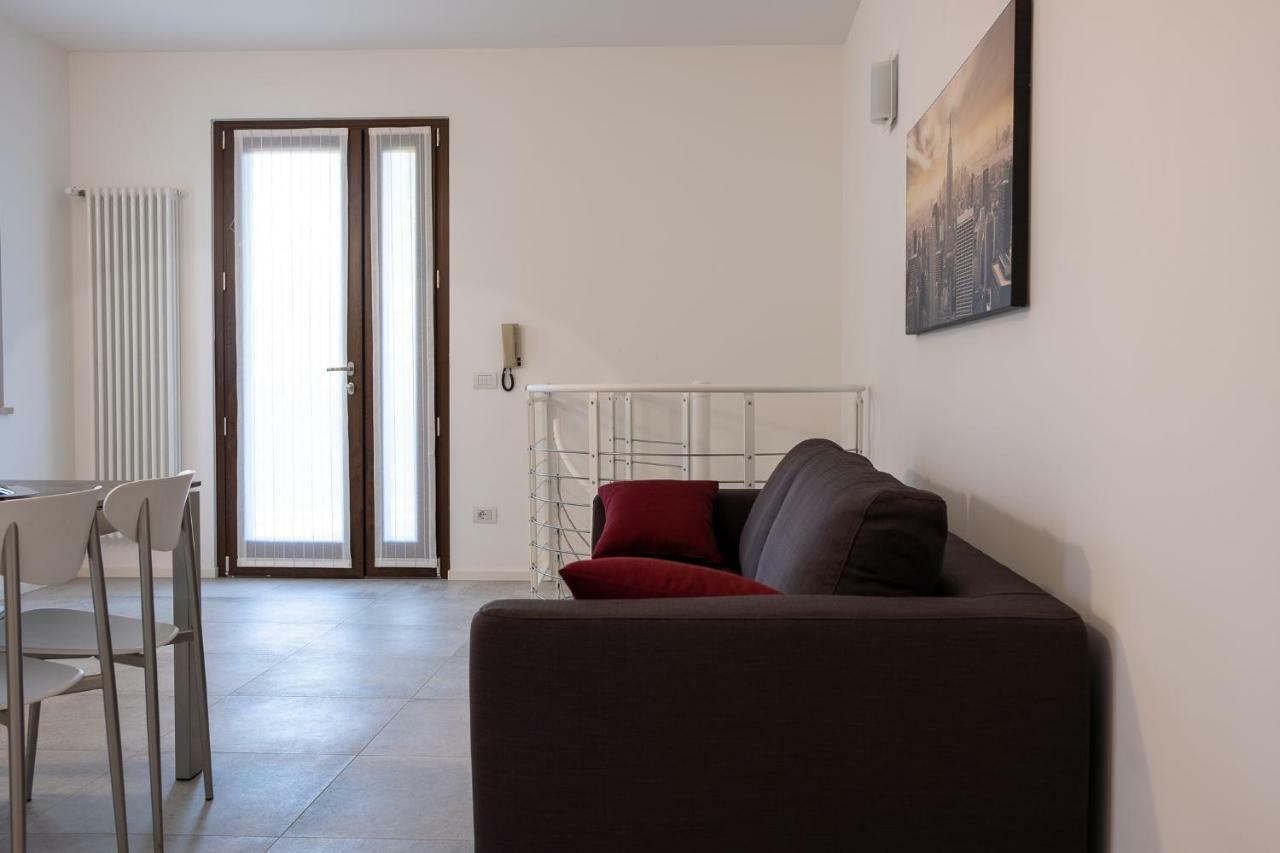 Casa Mary Due - Trilocale Con Giardino Privato A Due Passi Dal Lago Sirmione Eksteriør billede