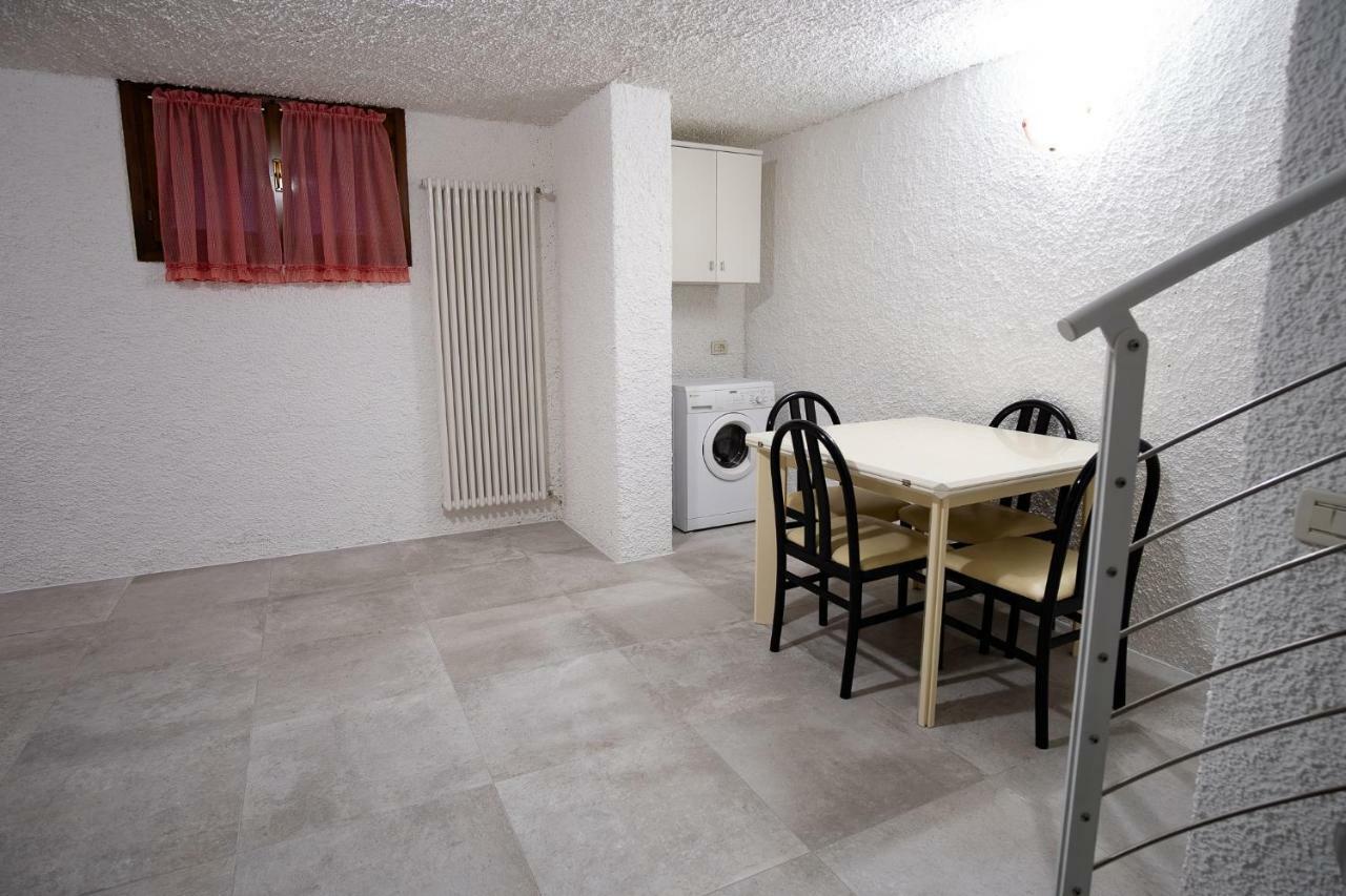 Casa Mary Due - Trilocale Con Giardino Privato A Due Passi Dal Lago Sirmione Eksteriør billede