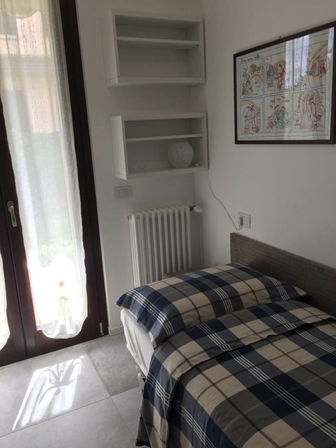 Casa Mary Due - Trilocale Con Giardino Privato A Due Passi Dal Lago Sirmione Eksteriør billede